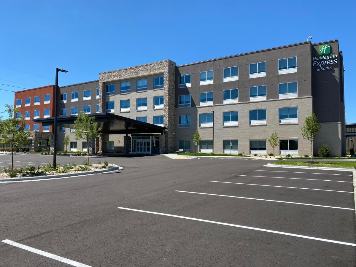 Holiday Inn Express & Suites - Madison West - Middleton By Ihg Exterior foto