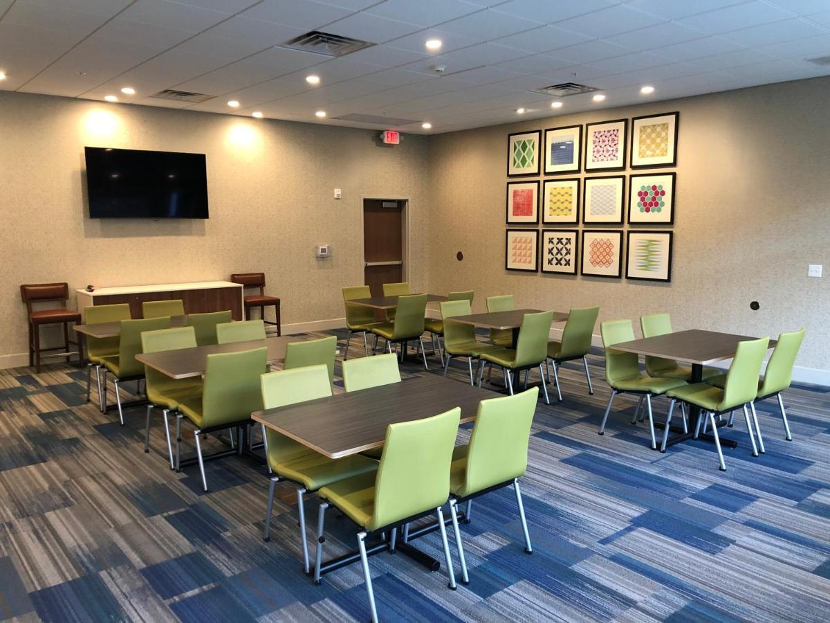 Holiday Inn Express & Suites - Madison West - Middleton By Ihg Exterior foto