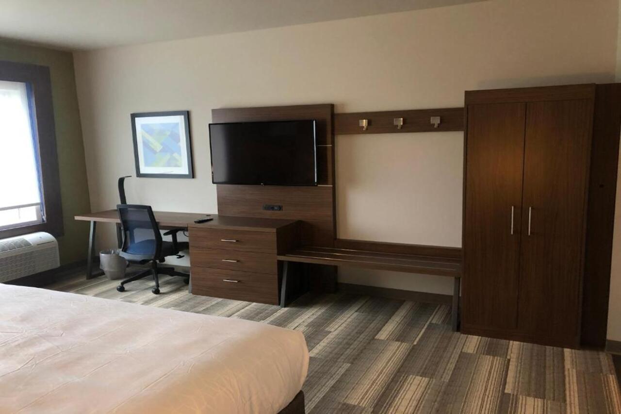 Holiday Inn Express & Suites - Madison West - Middleton By Ihg Exterior foto