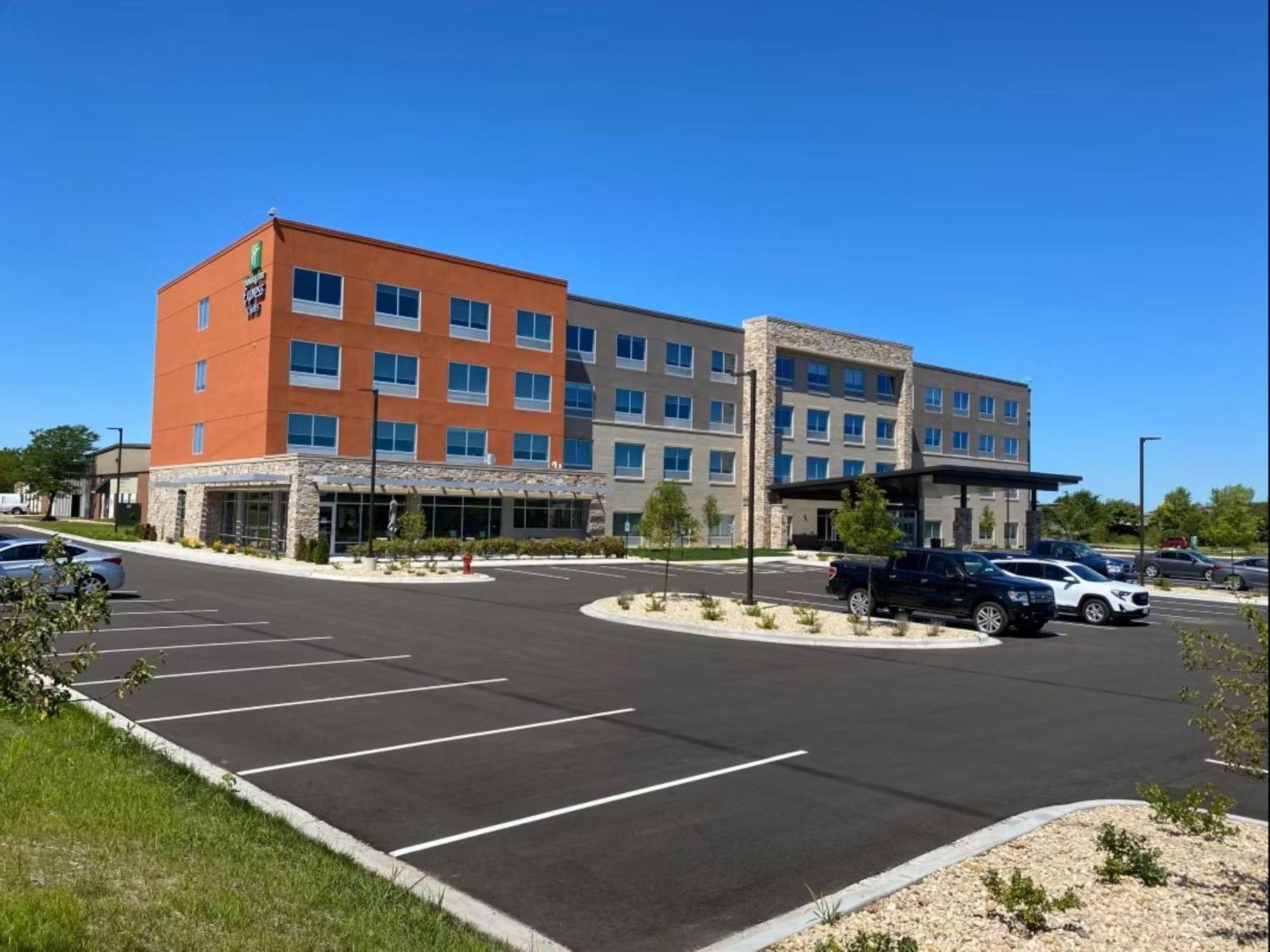 Holiday Inn Express & Suites - Madison West - Middleton By Ihg Exterior foto
